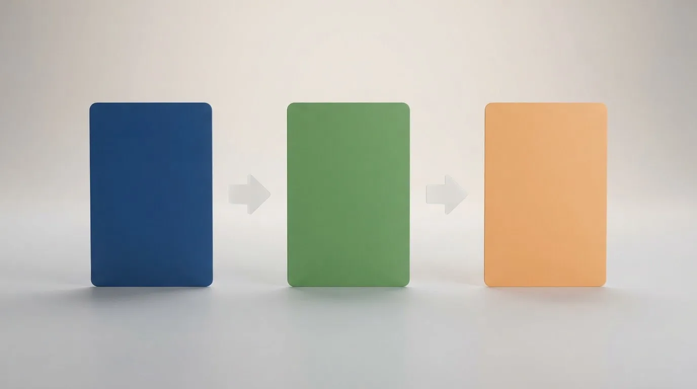 Drie betaalpassen of -logo's naast elkaar: iDEAL, Trustly en PayPal, met pijlen die storten en uitbetalen symboliseren.